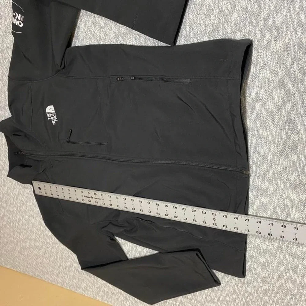 The North Face black softshell jacket Size L. SKU901#outdoor #hiking